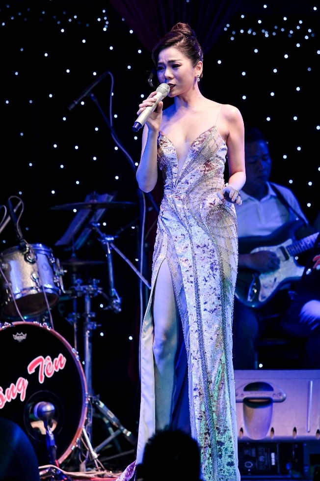 Suốt hơn hai tiếng rưỡi đồng hồ, ngoài những ca khúc trong Album mới, Lệ Quyên đã hát gần 40 ca khúc theo yêu cầu của khán giả. Lệ Quyên rất hạnh phúc trước tình cảm nồng nhiệt của khán giả và giới truyền thông có mặt trong đêm nhạc.