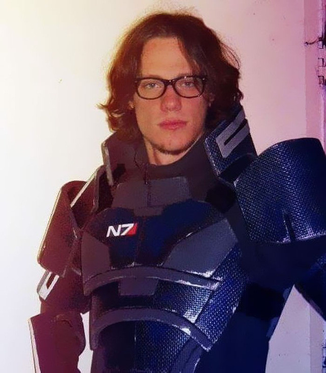 Eric Geusz là một người đam mê khoa học viễn tưởng và không gian vũ trụ.