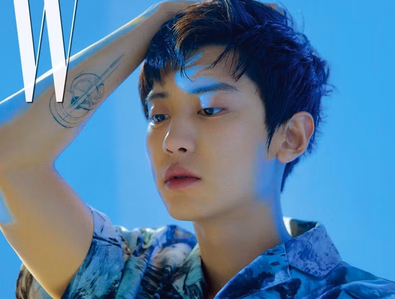 Chanyeol là anh chàng cao kều nhất EXO, còn được gọi vui là người khổng lồ của nhóm. Những tưởng với vóc dáng cao lớn hơn người thì Chanyeol sẽ phải nhẹ tay nhẹ chân với mọi người xung quanh, nhưng anh chàng lại thường xuyên hoạt động mất kiểm soát.