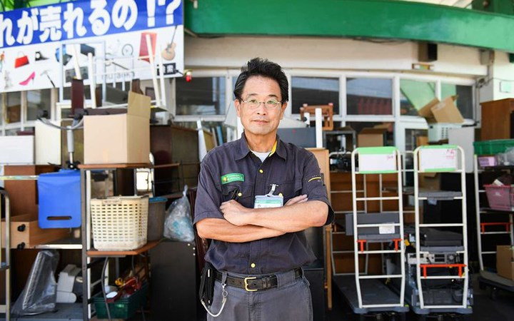 Nhật Bản tính phí rất cao cho việc xử lý rác thải. Vì thế, thị trường mua bán lại hàng hóa cũ bùng lên mạnh mẽ. Không chỉ trong nước, hàng Nhật bãi còn được chuyển đi nước ngoài./.