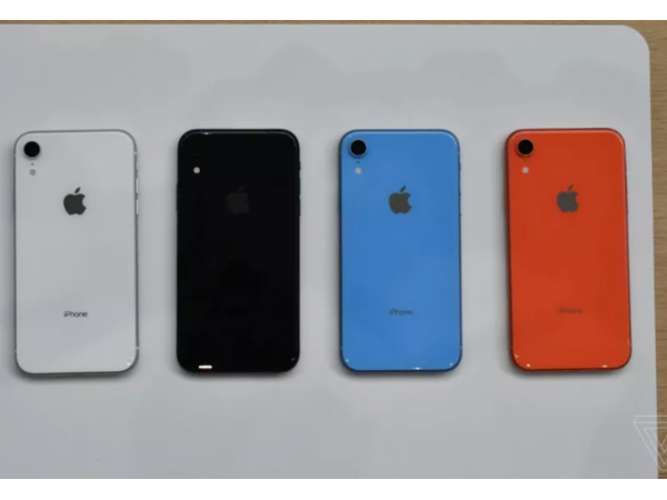 Máy có tới 6 màu sắc bao gồm trắng, đen, đỏ, xanh, cam san hô và vàng.