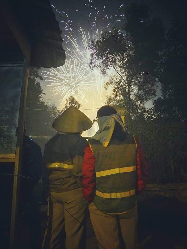 Một hình ảnh đẹp được nhiều cư dân mạng chia sẻ trong đêm Giao thừa.