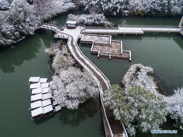 Hệ thống kênh rạch chằng chịt khắp thành cổ