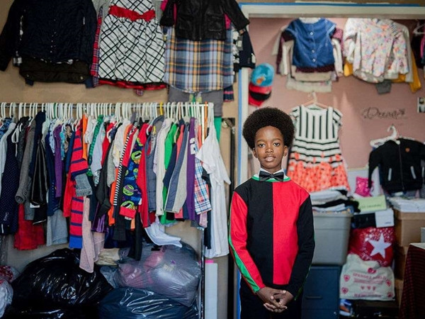 Obocho trong cửa hàng mới mở của mình.