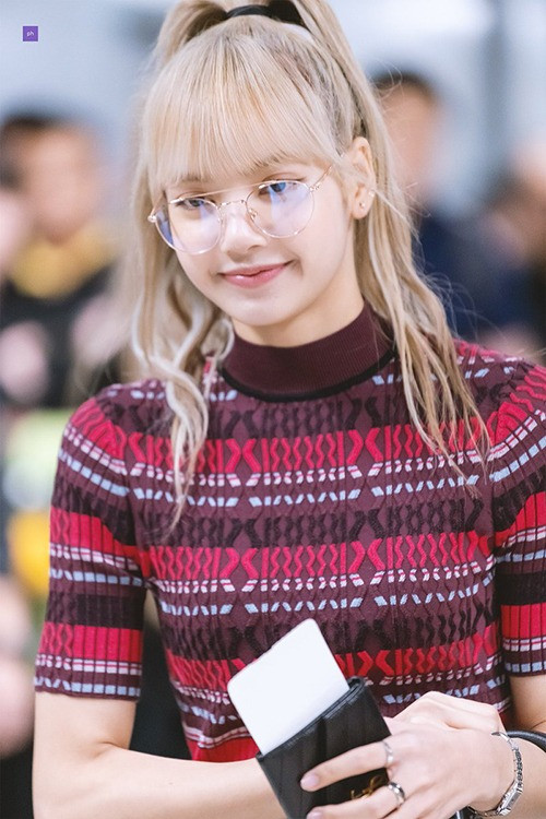 Trước đó tại sân bay, 