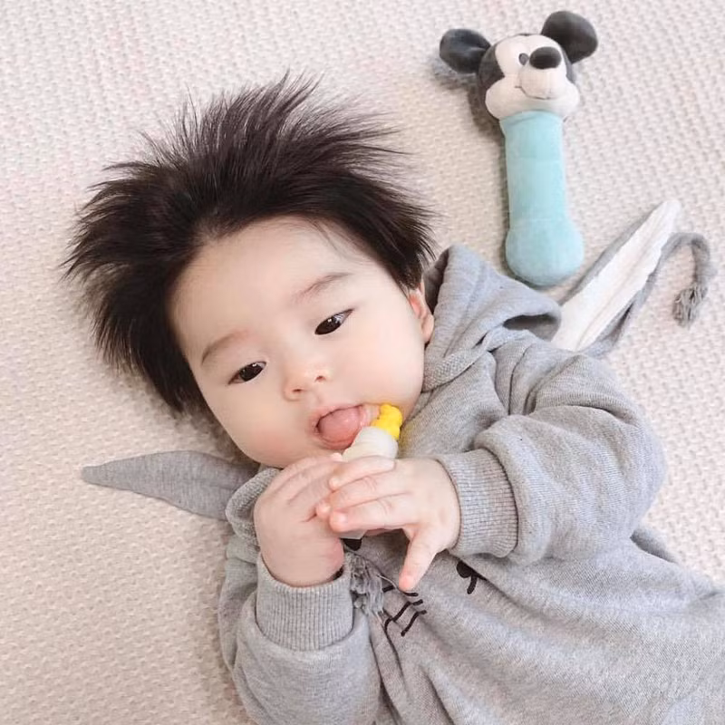 Cậu bé Hàn Quốc "đốn tim" dân mạng vì mái tóc chôm chôm quá đáng yêu ảnh 10
