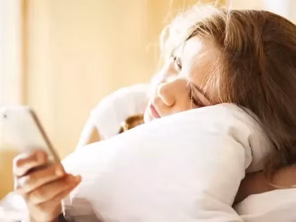 Bất kỳ lúc nào bạn cầm điện thoại lên, dù là nửa đêm hay sáng sớm, khả năng lớn là bạn cũng sẽ 