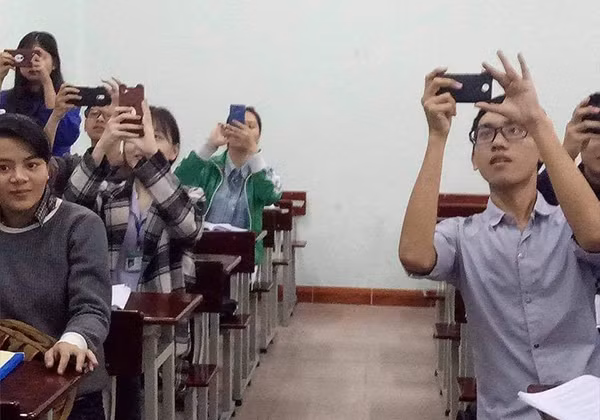 Hình ảnh không mấy xa lạ với sinh viên hiện nay.