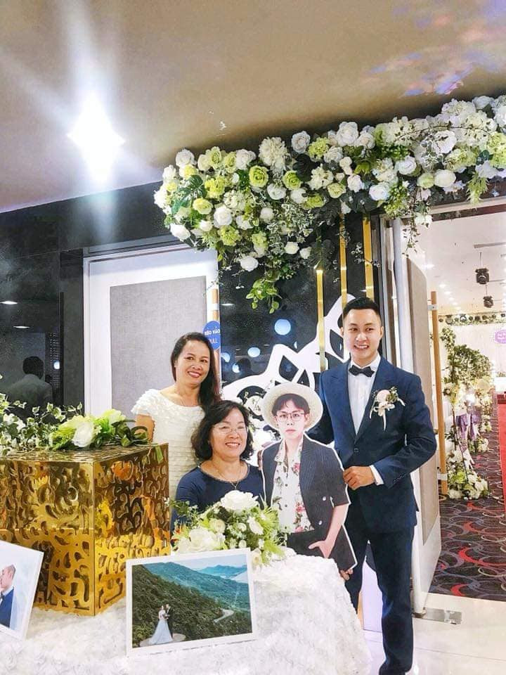 Dân mạng thích thú vì ngày trọng đại của em trai cách xa vạn dặm mà chàng trai đã không bỏ lỡ theo cách tuyệt vời.