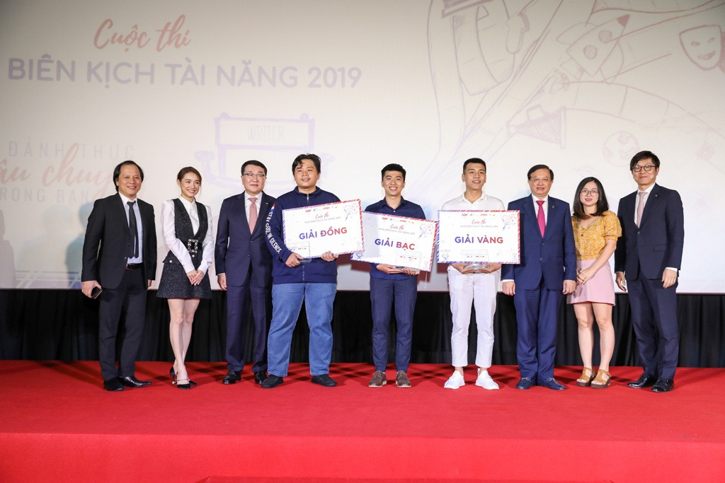 Chân dung ba thí sinh đạt giải cao nhất. Chân dung ba thí sinh đạt giải cao nhất.