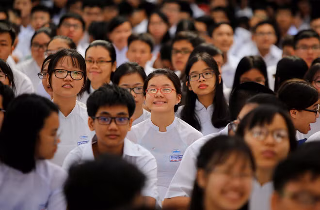 Học sinh mong chờ có ngày khai giảng ít phát biểu nhưng truyền cảm hứng. Ảnh: Ngọc Dương.