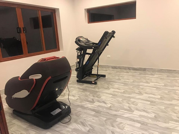 Là cầu thủ nên chắc chắn Đức Chinh phải sắm sửa những dụng cụ luyện tập tại nhà.