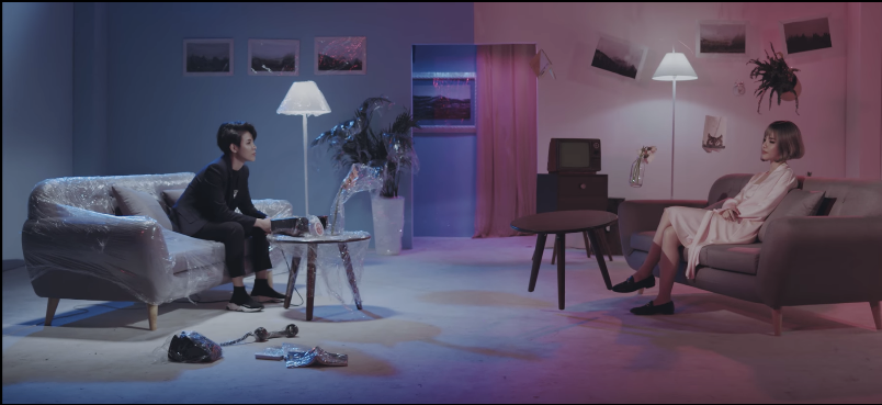 Khi trở về nhà cũng là lúc Vũ Cát Tường luôn phải độc thoại với chính mình.