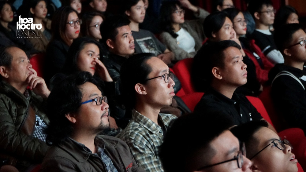 Nguời hâm mộ vẫn xúc động khi xem lại những thước phim tư liệu.