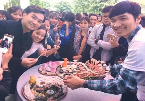 4.	Diễn viên Phạm Anh Tuấn lần đầu đồng hành với chương trình và được sinh viên chào đón nồng nhiệt.