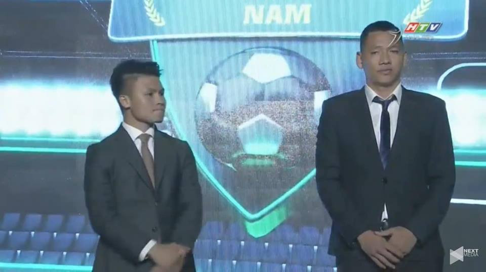 Nhiều NHM tỏ ra bức xúc và đòi công bằng cho Anh Đức khi cầu thủ này như bị &quot;dìm hội đồng&quot; trong lễ trao giải Quả bóng vàng 2018. Ảnh: FB Hưu Phuoc