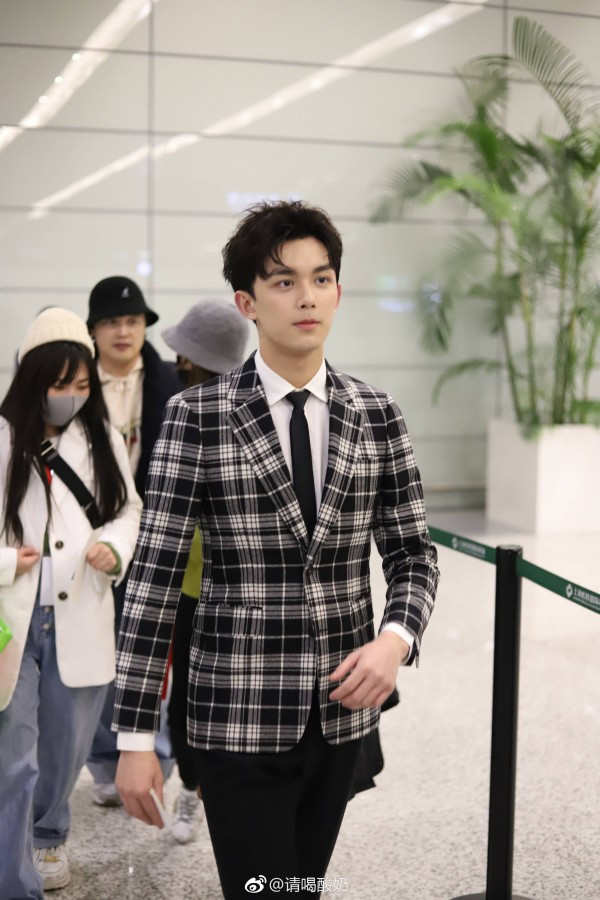 Ngô Lỗi điển trai khi tham dự Phong vân thịnh điển.