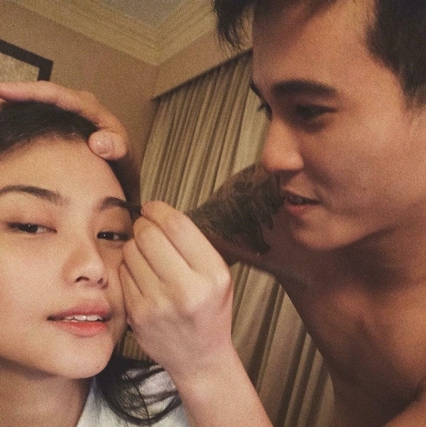 Anh chàng kẻ lông mày cho bạn gái.