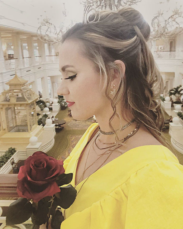 Kristen Mae xinh đẹp sau khi được biển đổi. Ảnh: Kristen Mae.