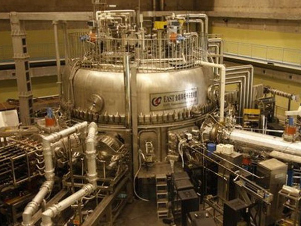 Lò phản ứng thực nghiệm tiên tiến siêu dẫn tokamak (EAST) của Trung Quốc