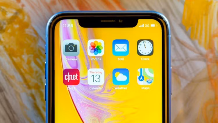 iPhone Xr (2018): iPhone Xr đánh dấu bước chân trở lại của Apple trên phân khúc “giá-thấp-hơn-một-chút”. Máy có màn hình LCD 6,1 inch, camera đơn và lên kệ với 6 phiên bản màu máy khác nhau.