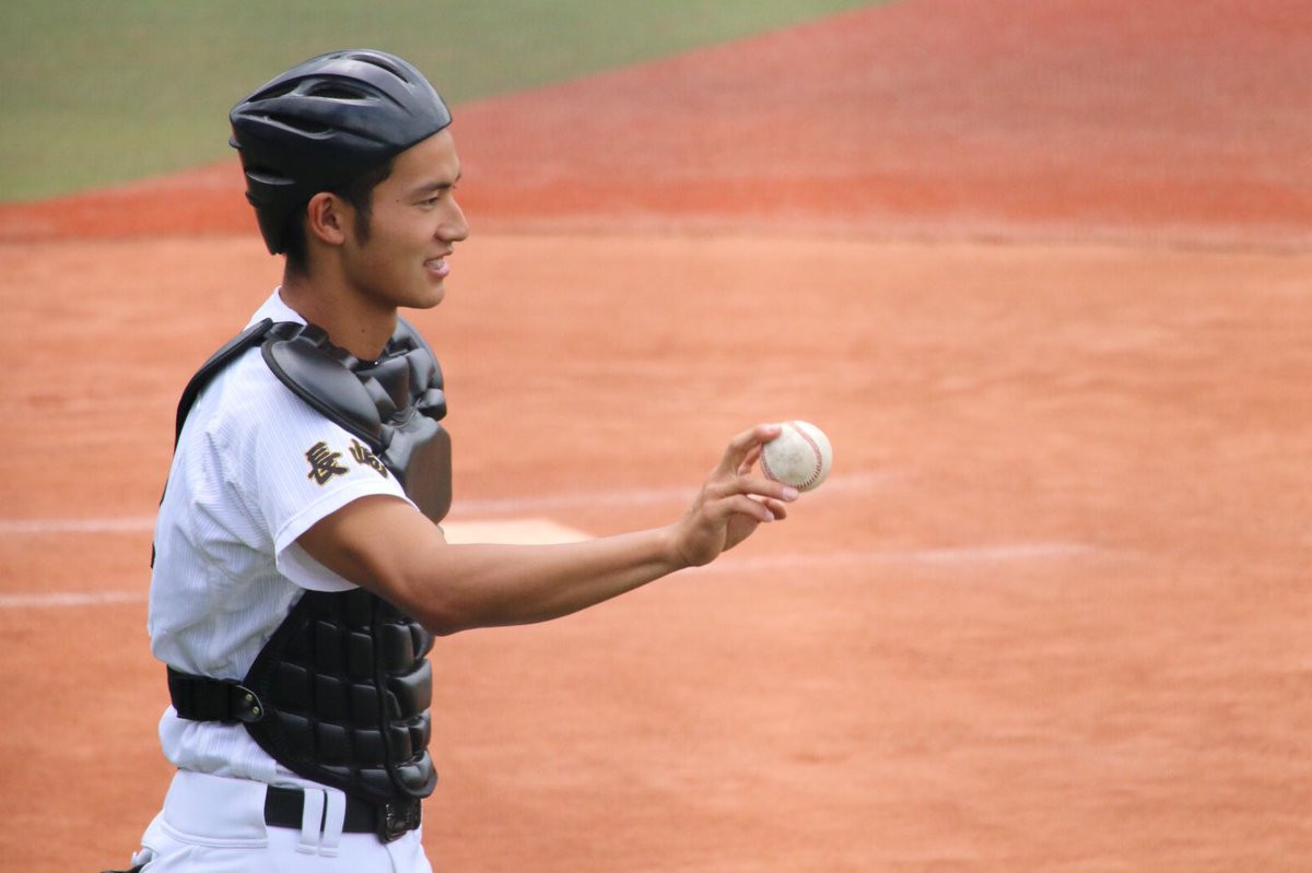 Okada Kenshi đã được công ty quản lý hiện tại chú ý và ngỏ lời mời kí hợp đồng.