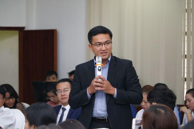 Bác sĩ Hồ Nhật Quang, một chuyên gia huấn luyện trị liệu tâm lý chia sẻ những vấn đề trong sử dụng mạng xã hội của giới trẻ hiện nay.