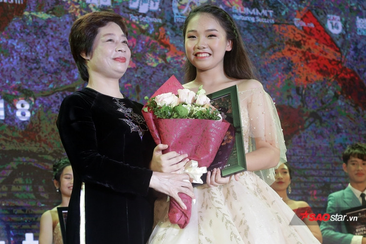 Trang Linh chia sẻ cô bạn không tránh khỏi cảm giác áp lực khi mang trên mình sứ mệnh của Tân đại sứ Ams, song cô sẽ cố gắng hết sức mình để vượt qua những thử thách phía trước.