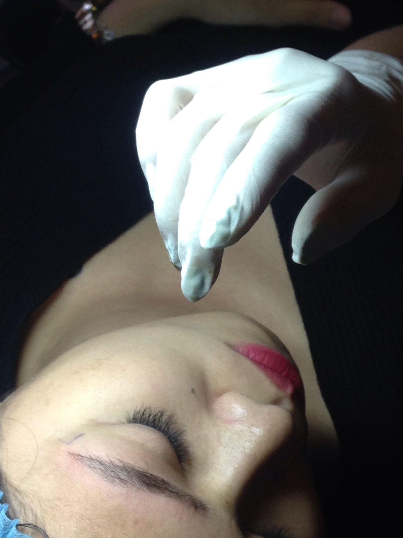 Bạn đã biết đến điêu khắc chân mày, chiêu làm đẹp mới toanh đang được giới trẻ "săn đón" ảnh 5 Bạn đã biết đến điêu khắc chân mày, chiêu làm đẹp mới toanh đang được giới trẻ "săn đón" ảnh 5