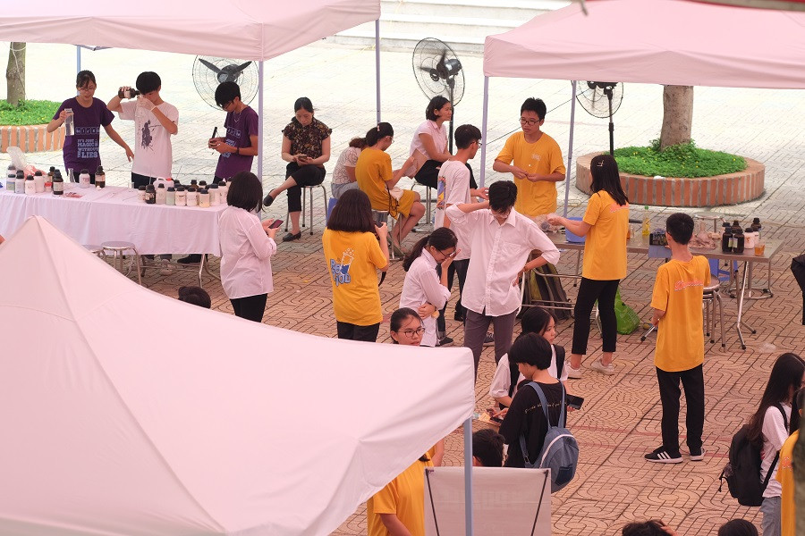 Quá trình chuẩn bị diễn ra rất sớm ở trường THCS Lê Quý Đôn – Hà Nội.