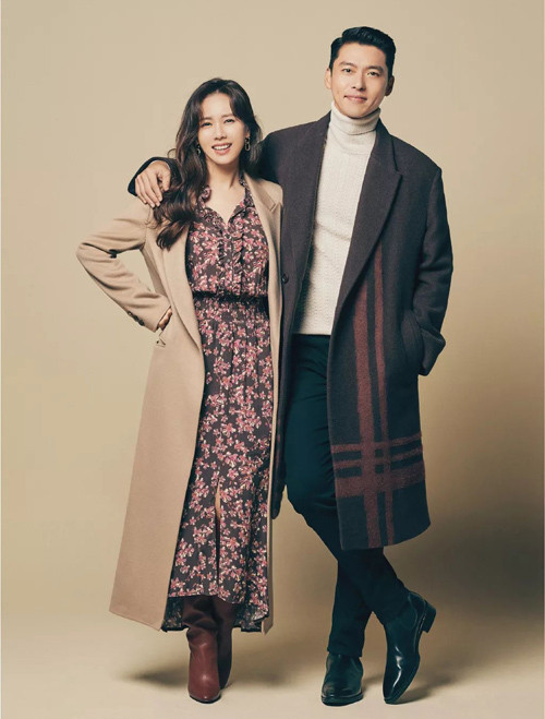 ... hay chụp hình quảng bá cho drama, nam diễn viên vẫn trung thành với lối ăn mặc thanh lịch.