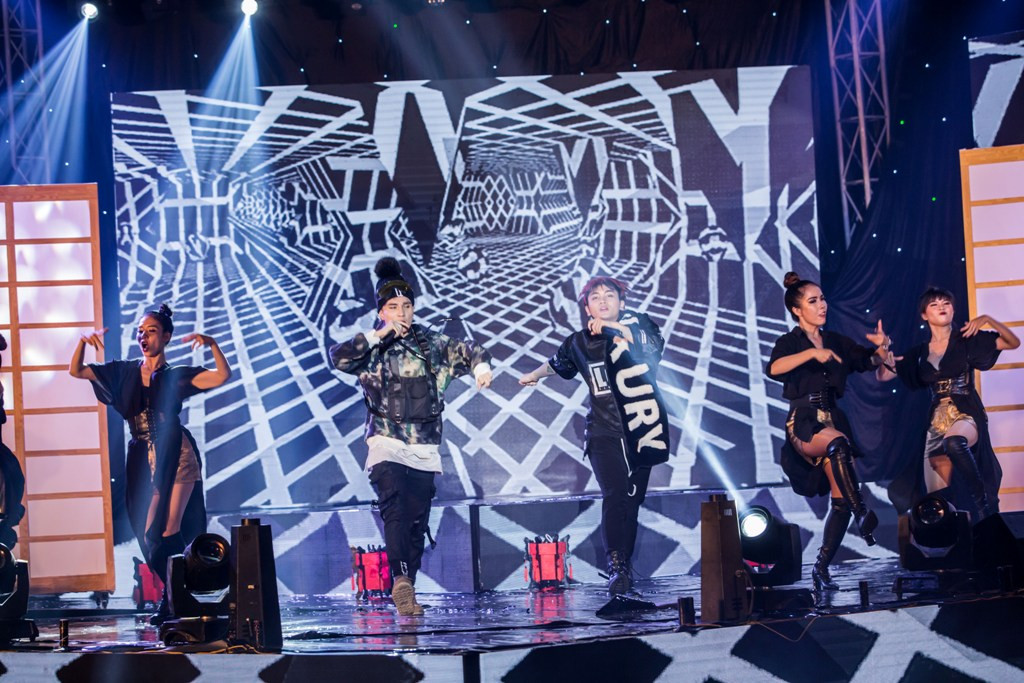 Ca khúc mở đầu cho phần 3 cũng là ca khúc mới hoàn toàn của nhóm Zero9 lần đầu biểu diễn trên sân khấu liveshow mang tên Click Boom với sự kết hợp hai thành viên của nhóm đó là Zane và Kayz.