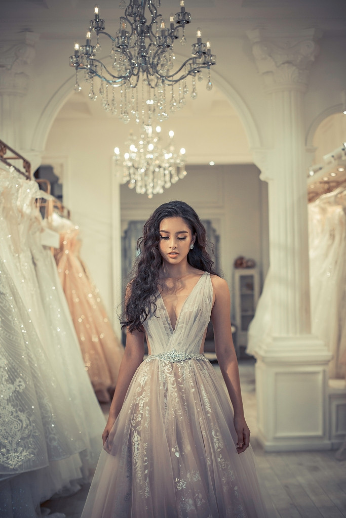 Theo ý kiến riêng của NTK Anh Thư, cô cho biết bản thân cảm thấy gương mặt và thần thái của Tiểu Vy rất phù hợp cho vị trí nàng thơ trong Fashion Show sắp tới đây của mình.