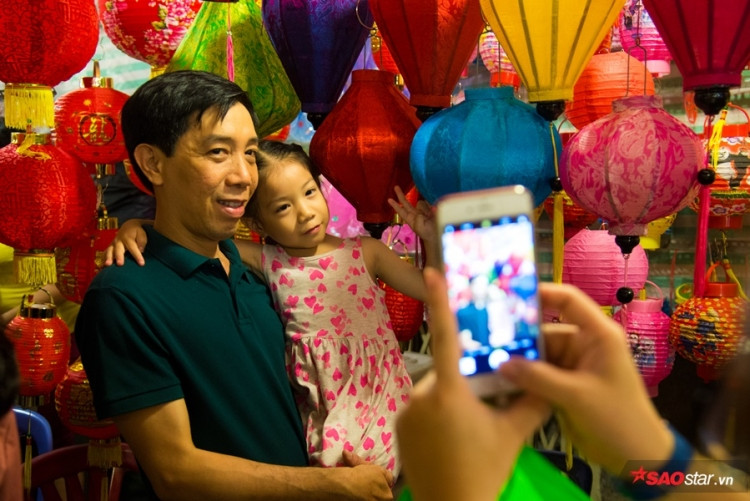 Phần lớn những người đến tham quan là những gia đình có con nhỏ.