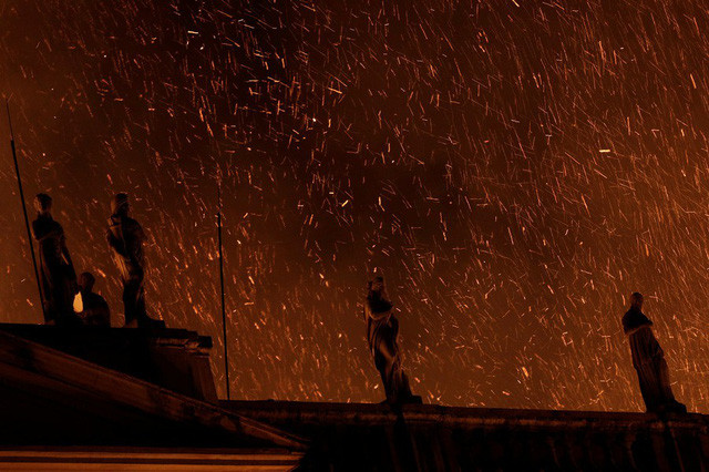 Trước đó, các nhân viên của bảo tàng được cho là đã bày tỏ lo ngại về việc cắt giảm ngân sách cho bảo tàng và tình trạng xuống cấp của tòa nhà.