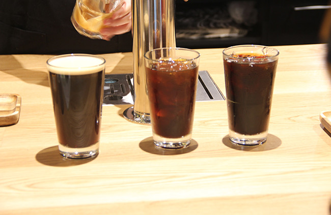 Café Nitro Cold Brew được sục khí nitơ sánh mịn giúp làm lạnh mà không cần thêm đường thêm đá