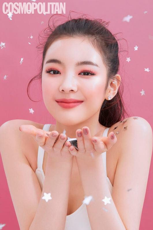 Lia đáng yêu với màu son hồng. Lia đáng yêu với màu son hồng.