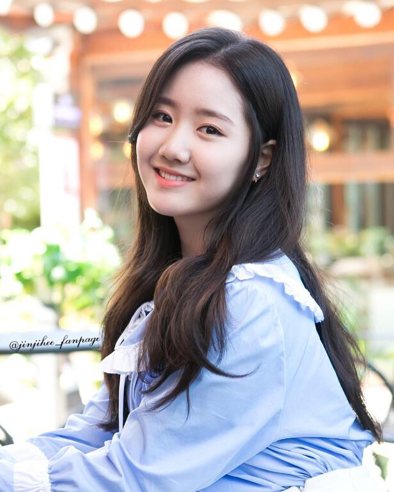 Còn đây là ảnh Jin Ji Hee lúc lớn. Có thể thấy cô nàng đã dậy thì cực ký thành công.