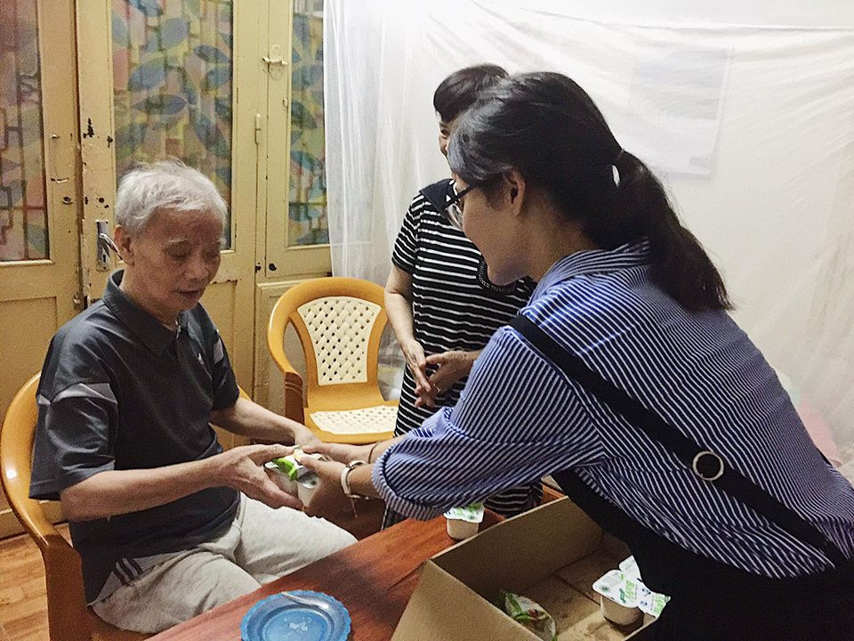 LUB ghé thăm Viện dưỡng lão Thiển Đức.