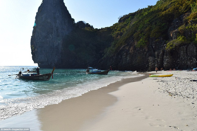 Biển Nui ở Thái Lan có thể đi tàu từ đảo Koh Phi Phi. Nó được coi là một bí mật xinh đẹp của đất nước Thái Lan.
