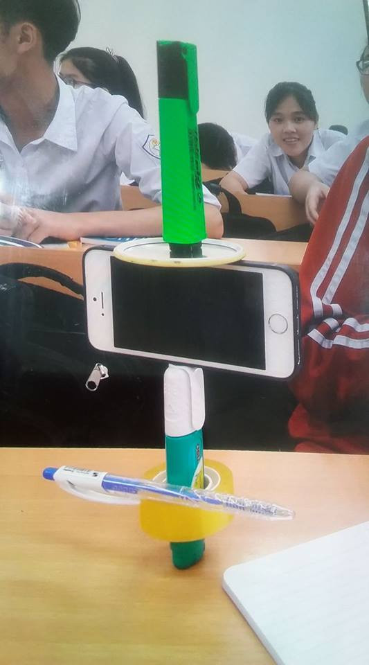 Khi xếp bút đã lên một đỉnh cao mới: mỏng, nhẹ nhưng vẫn thăng bằng. (Ảnh: FB Như Quỳnh)