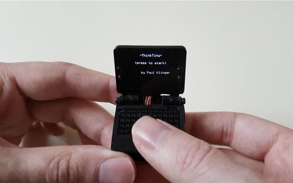 ThinkTiny sử dụng bộ điều khiển siêu nhỏ (microcontroller) ATtiny1614 và trang bị màn hình OLED độ phân giải 128 x 64.