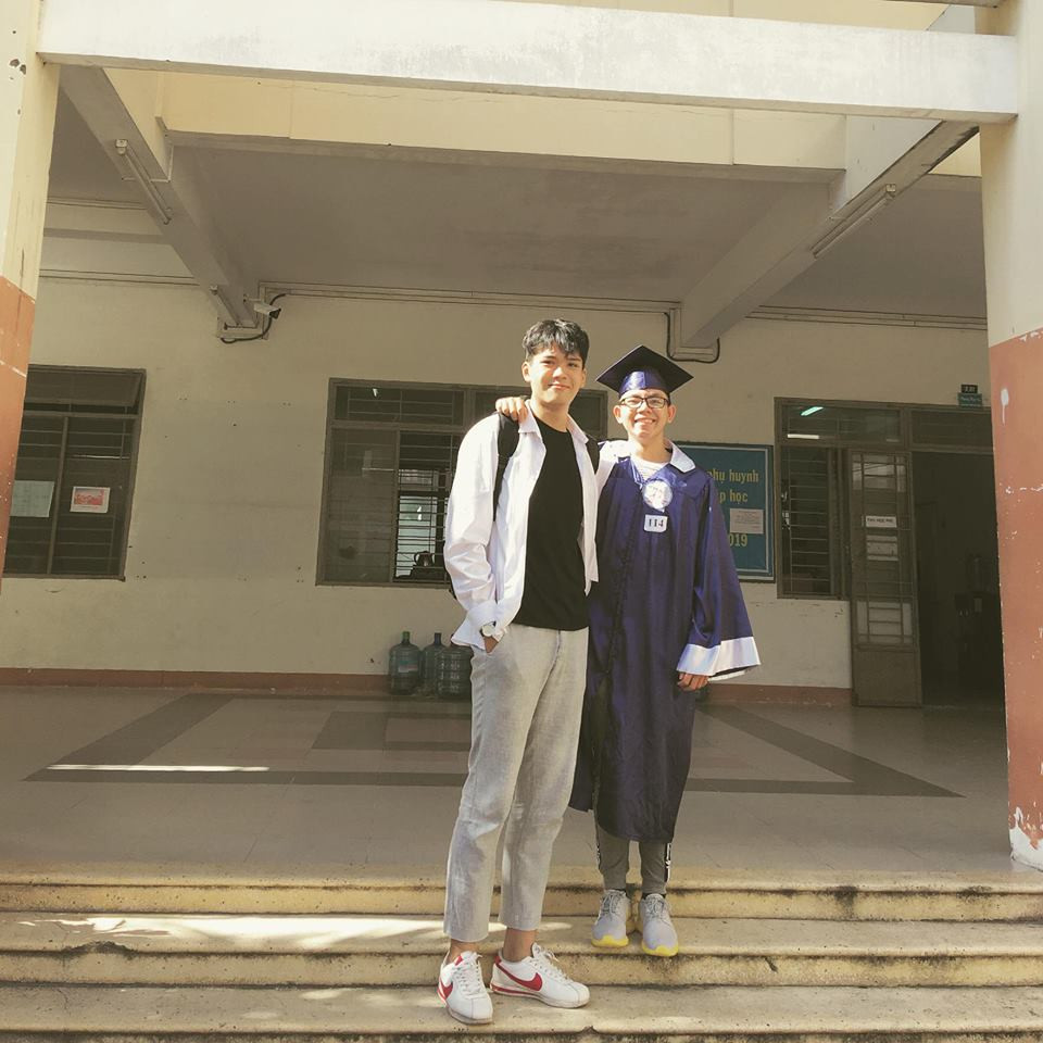 Quang cao vượt trội so với bạn bè đồng trang lứa.