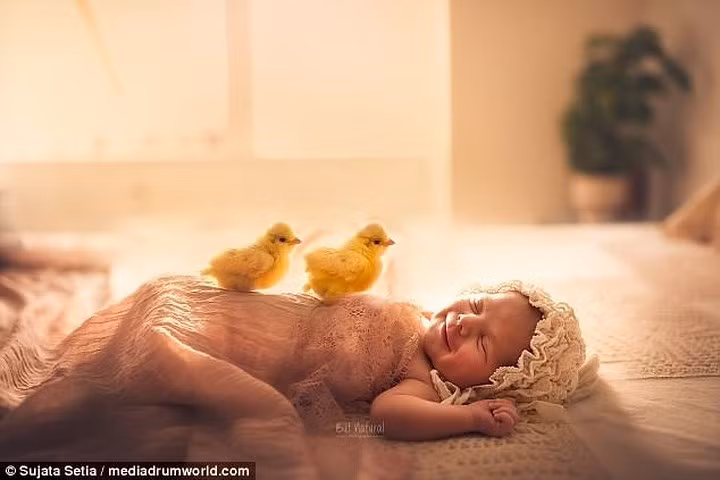 Cô đã đi du lịch khắp thế giới để chụp những bức ảnh ấn tượng về trẻ em và động vật. Ảnh: Mediadrumworld.