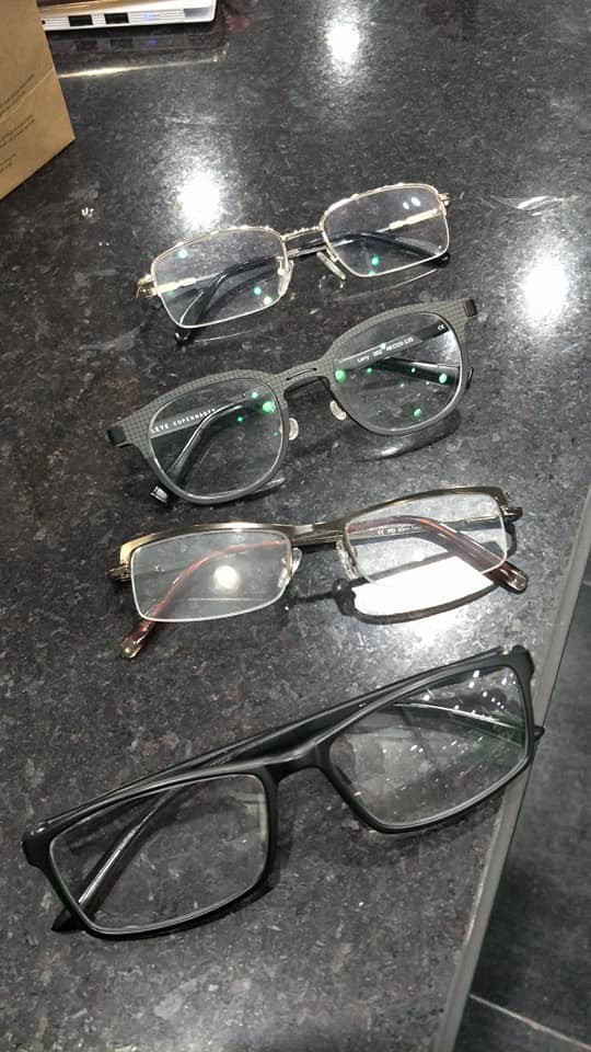 "Mắt đã phải có kính và “năm nay mình đừng khuya nữa nhé”.