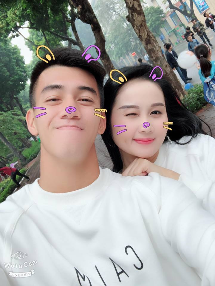 Điều đáng buồn là Tiến Linh đã có bạn gái rồi. Bạn gái Tiến Linh là Ngọc Quyên, hiện đang làm giáo viên múa tại TP.Vinh. Điều đáng buồn là Tiến Linh đã có bạn gái rồi. Bạn gái Tiến Linh là Ngọc Quyên, hiện đang làm giáo viên múa tại TP.Vinh.