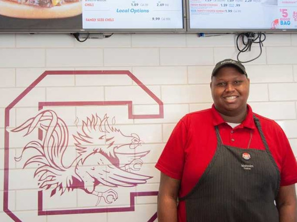 Anh Coleman rất vui mừng khi được các bạn sinh viên giúp đỡ và sắp có tiền để sửa nhà.