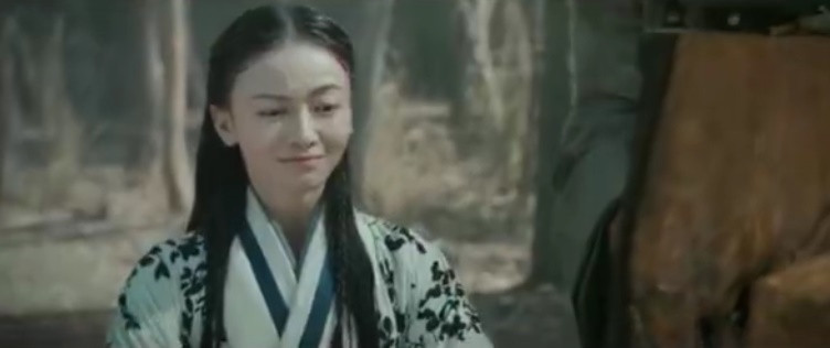 Không rõ cô nàng đang cười hay khóc.