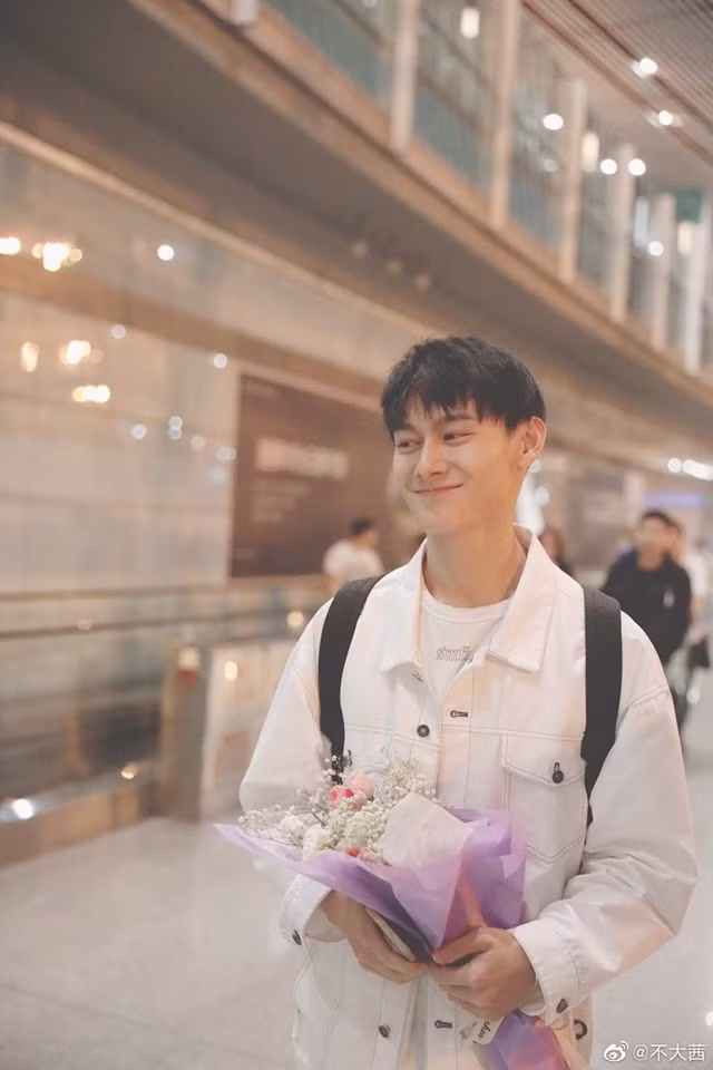 nhưng ngoài đời Uông Trác Thành lại hiền khô, hay ngại ngùng lắm nha.