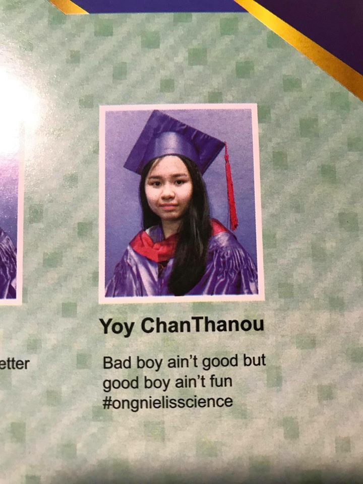 "Trai hư thì không tốt nhưng trai tốt lại không vui!". Hashtag có chút... không liên quan nhưng cô bạn chắc hẳn là một shipper đẩy "thuyền" Ong Seung Woo - Kang Daniel (Wanna One) đó nhỉ!